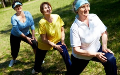 Vận động đúng cách, người cao tuổi lâu “già'